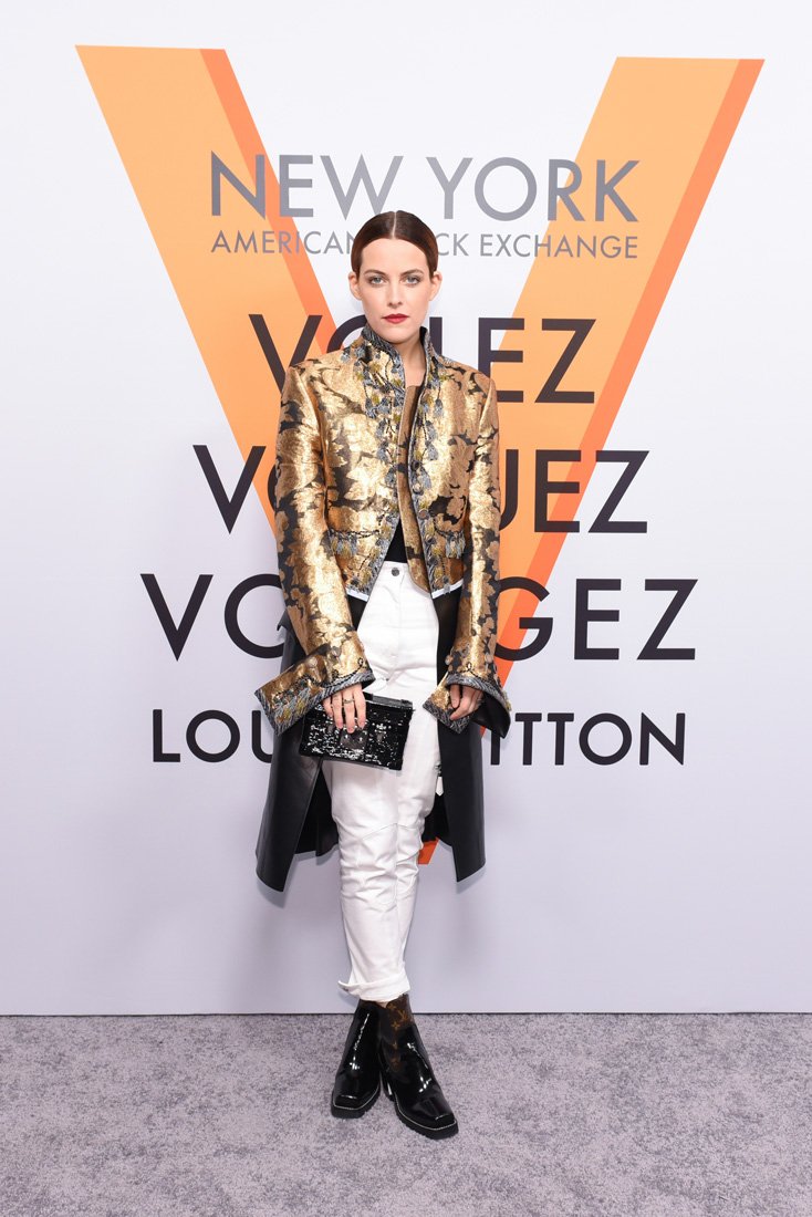 إيليري<br />
<em>من موقع</em> <em>Net-A-Porter</em><br />
&nbsp;