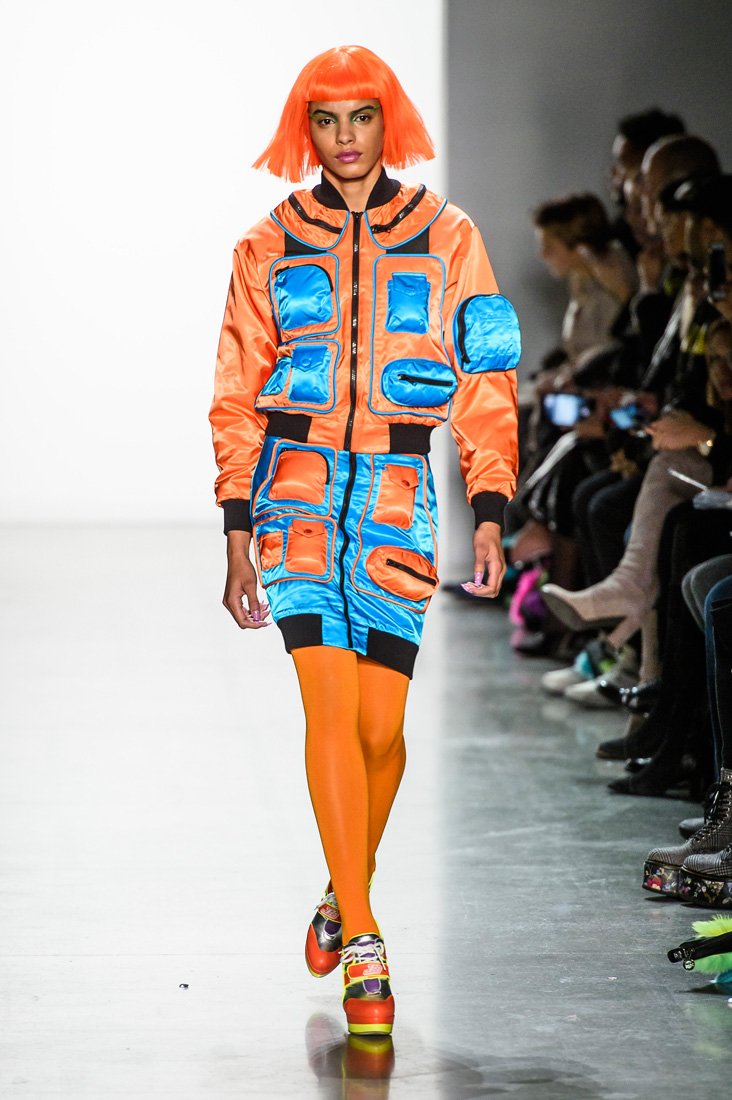 هيلموت لانغ<br />
<em>من موقع </em><em><span dir=LTR>Matches Fashion</span></em><br />
&nbsp;