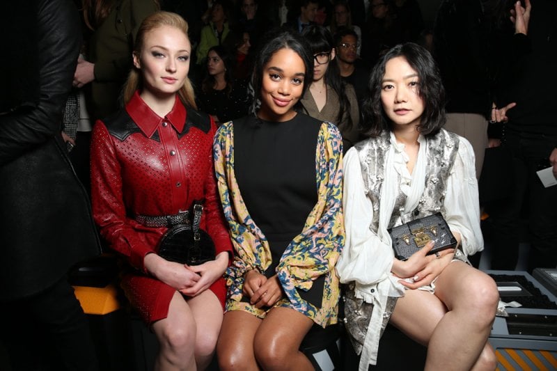 عقد <span dir=LTR>Frivole</span> مزيّن بتسع زهور ومصنوع من الذّهب الأصفر المرصّع بالماس<br />
&nbsp;