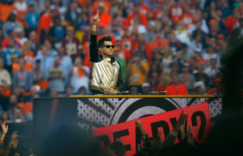 سيكون <strong>مستحضر </strong><strong>Cushion Blush Subtil</strong> بلون <em>Highlighter</em> مرافقكِ المثاليّ في ما يتعلّق بالسّتروبينغ فيزوّدكِ بالإشراقة المثاليّة.<br />
&nbsp;<br />
&nbsp;