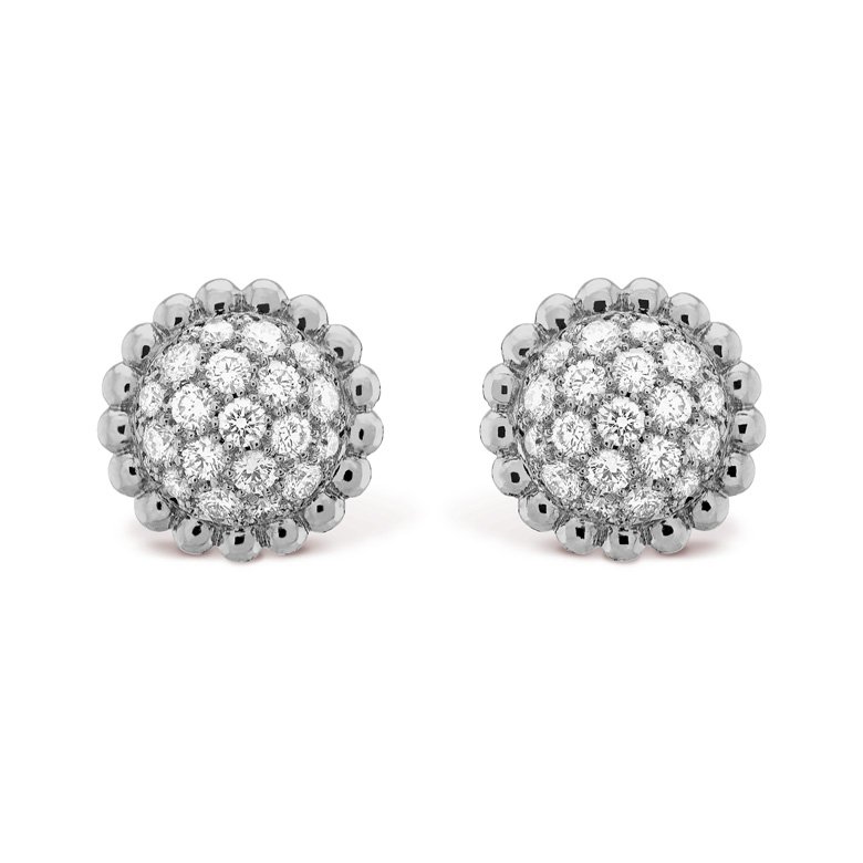 <strong>Van Cleef & Arpels</strong>, Perlée earrings<br />
 