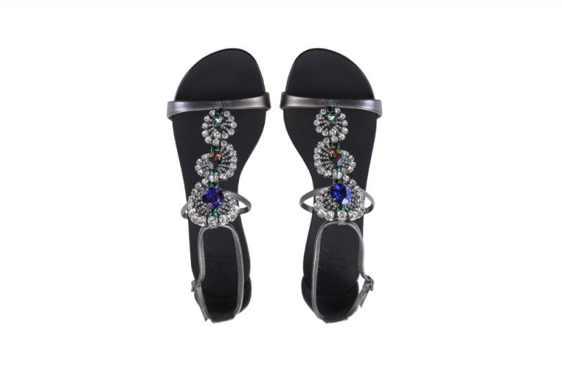 دولتشي أند غابانا<br />
<em>من موقع</em> <em>Net-A-Porter</em><br />
&nbsp;