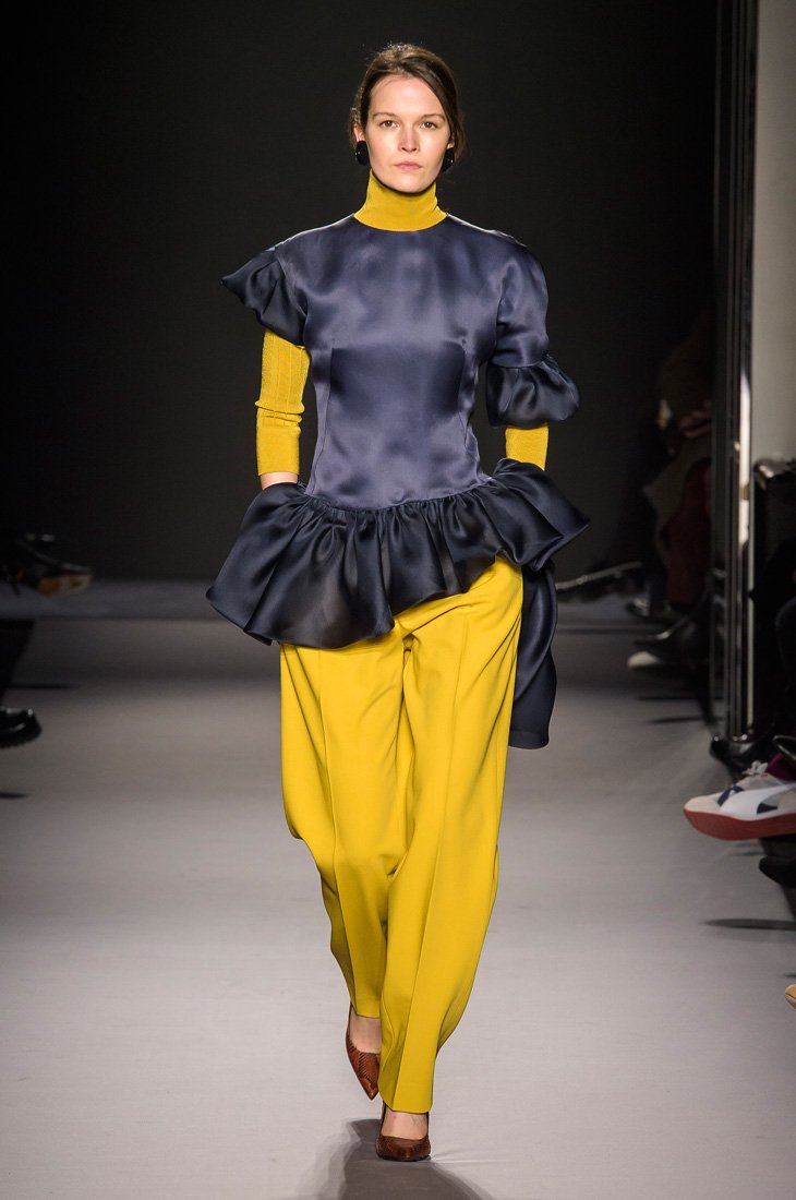 مارتين روز<br />
<em>من موقع </em><em><span dir=LTR>Matches Fashion</span></em><br />
&nbsp;