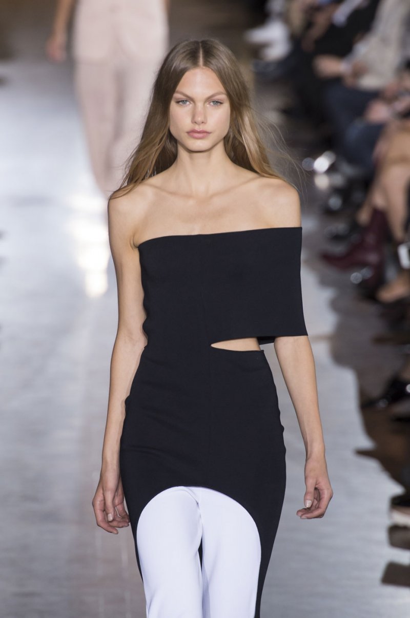 فالنتينو<br />
&nbsp;