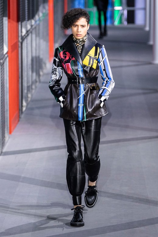 حقيبة ظهر متقاطعة مع الجسم من&nbsp;<strong>توم فورد</strong>&nbsp;<br />
&nbsp;