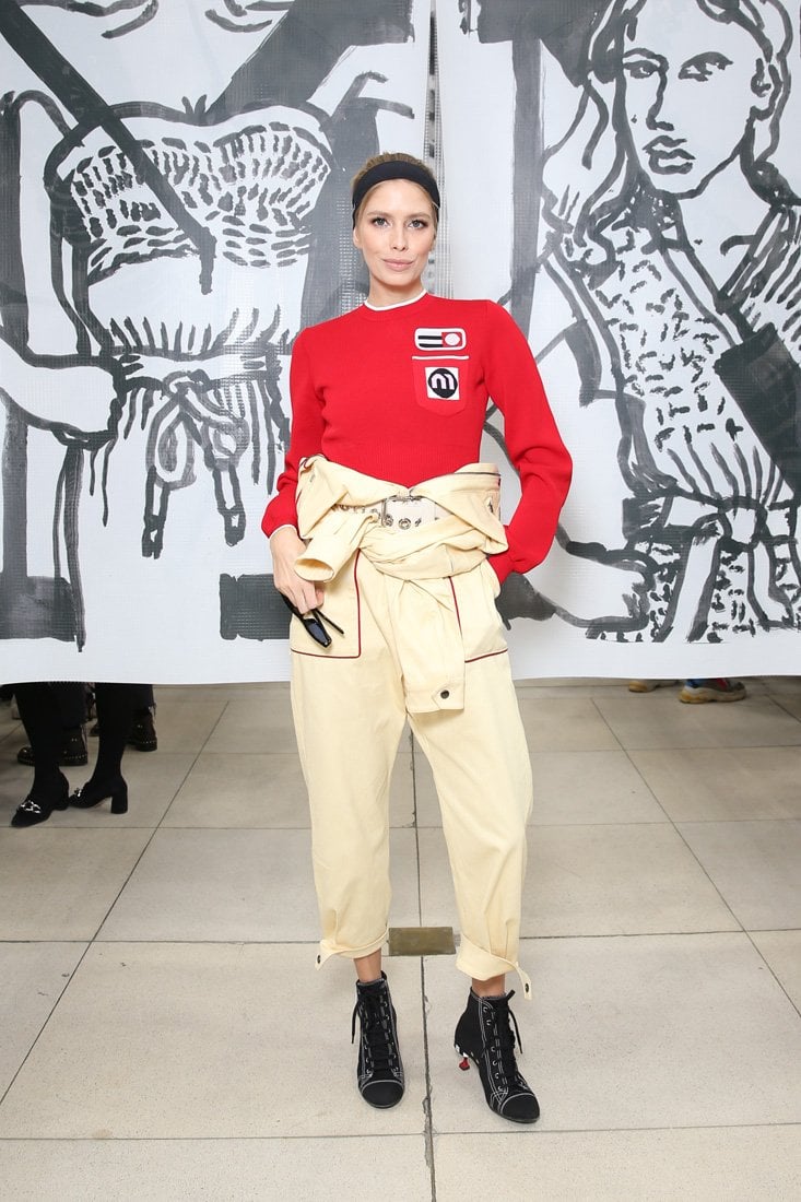 قلادة <span dir=LTR>Frivole</span> مزيّنة بزهرة صغيرة ومصنوعة من الذّهب الأبيض المرصّع بالماس