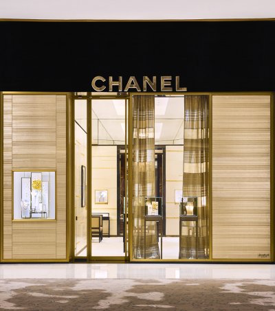 شانيل CHANEL تعيد افتتاح متجر المجوهرات والسّاعات في دبي مول
