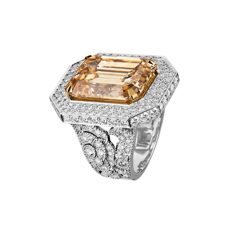 <strong>CHANEL</strong>, Le Paris Russe de CHANEL high jewelry collection, Sarafane ring<br />
 