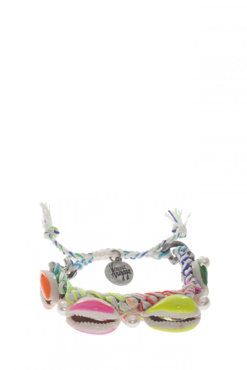 Spice Up Your Beach Look with Fashion Jewelry
