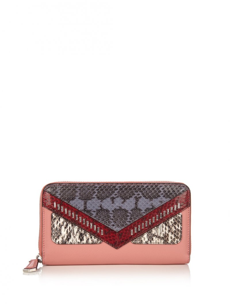 ألكسندر ماكوين<br />
<em>من موقع</em> <em>Matches Fashion</em><br />
&nbsp;