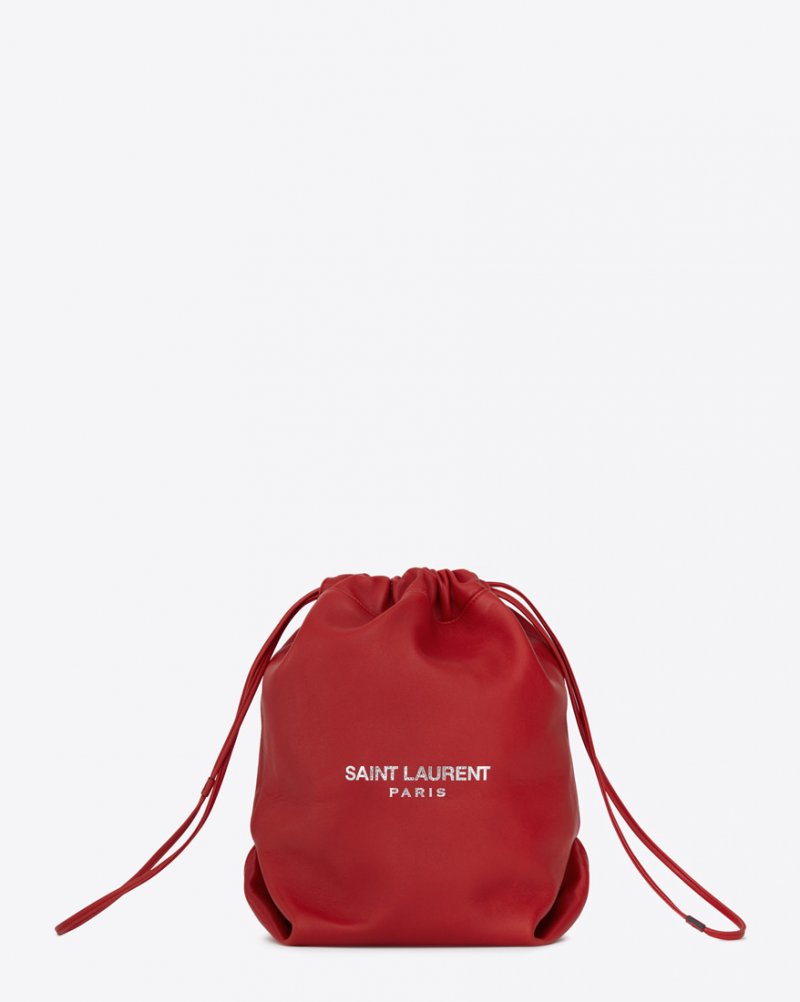 علامة <span dir=LTR>Smythson</span><br />
<em>من موقع</em> <em><span dir=LTR>Matches Fashion</span></em><br />
&nbsp;