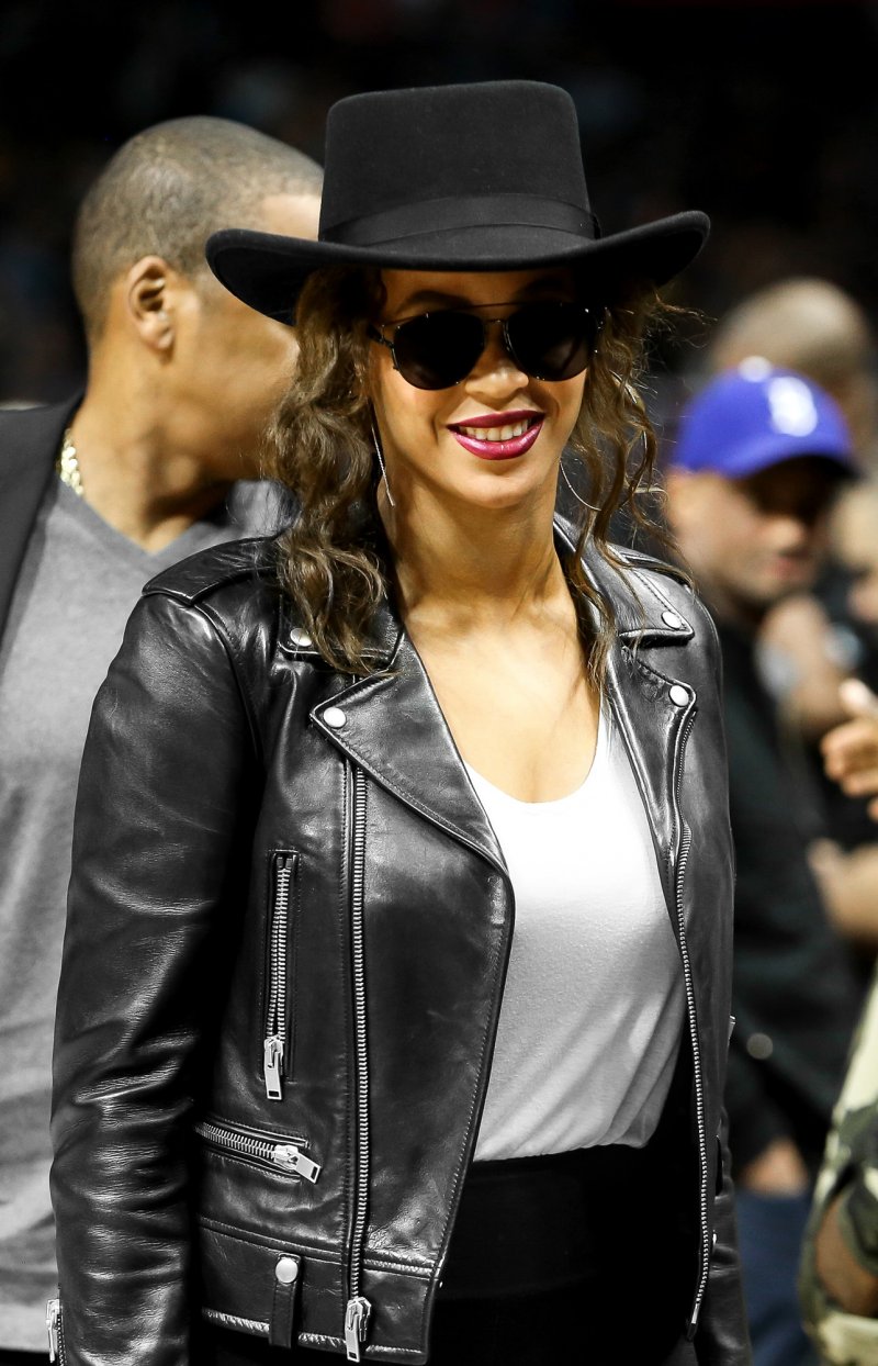 <strong>ساعة</strong> <strong>Da Vinci Automatic 36 </strong><br />
- علبة قطرها 36 ملمتر مصنوعة من الذّهب الأحمر عيار 18 قيراط تزيّنها 54 حبّة ماس<br />
- قرص مغطّس بالفضّة<br />
- سوار مصنوع من الذّهب الأحمر عيار 18 قيراط<br />
- مشبك يقفل بالثّنيّ مصنوع من الذّهب الأحمر عيار 18 قيراط<br />
- مقاومة للماء حتّى 3 بار