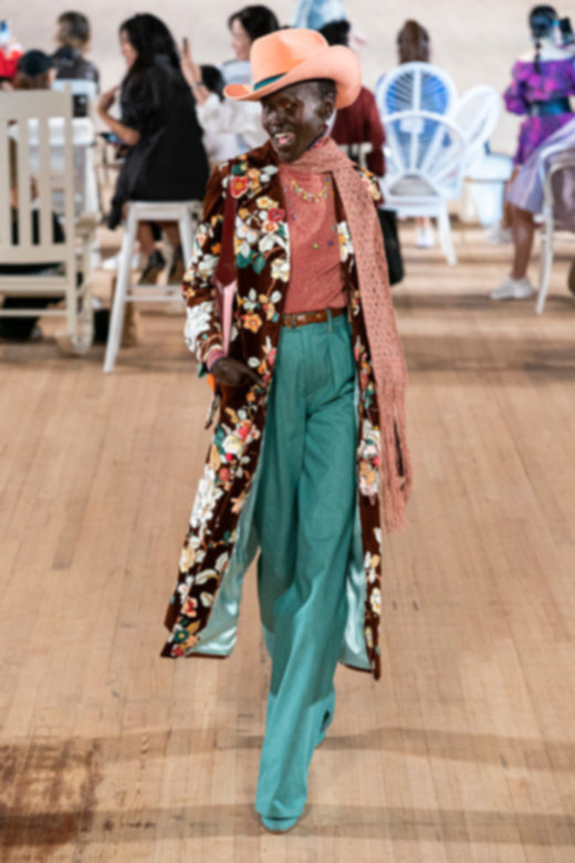 سترة غير مزوّدة بأكمام من&nbsp;<strong>إيل غوفو</strong><br />
&nbsp;