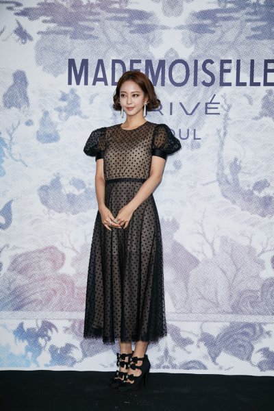 A Look at Chanel&rsquo;s Mademoiselle Priv&eacute; Exhibition in Seoul
