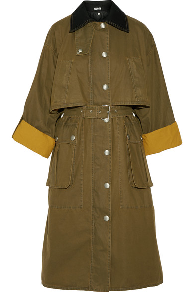 توب من <strong>أديداس أوريجينالز</strong><br />
<em>متوفّرة على موقع نمشي </em><br />
&nbsp;