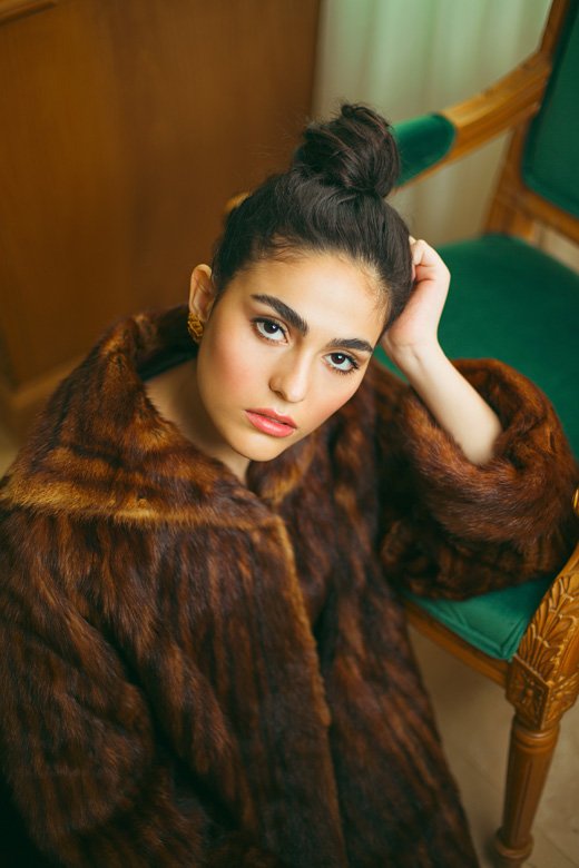 Let’s Get Immersed in the Vintage Fashion World with 1954 by Rae Joseph
