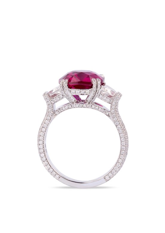 Exceptional Gemstones collection ring<br />
 