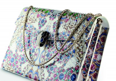 بولغري تطلقُ حقيبة Serpenti Forever المرصّعة والمحدودة الإصدار