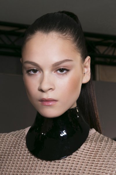 ماذا عن &nbsp;العقود الضّيّقة؟
