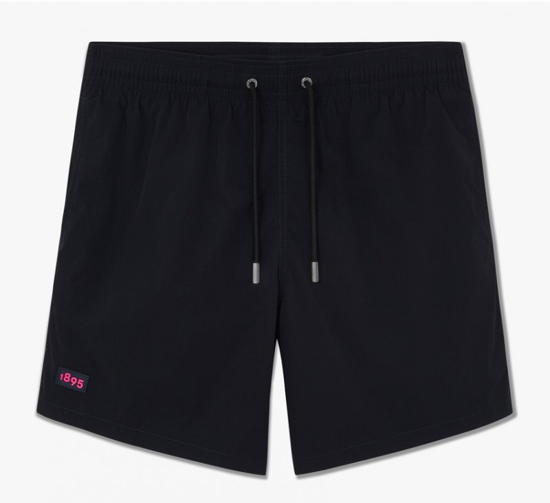 نحبّ مجموعة <span dir=LTR>Perl&eacute;e</span> من <strong>فان كليف أند آربلز</strong>، ونحبّ أكثر ما أطلقته الدار من روائع المجموعة الجديدة في الشرق الأوسط احتفالًا بشهر رمضان، قبل الكشف عنه عالميًّا.