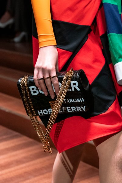 أسبوع موضة خريف وشتاء 2019-2020 في لندن &ndash; نظرة معمّقة على أفضل الأكسسوارات
