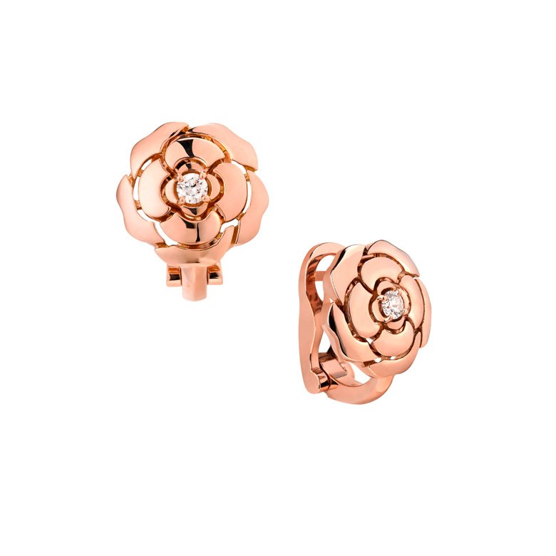 <strong>CHANEL</strong>, Extrait de Camélia earrings<br />
 