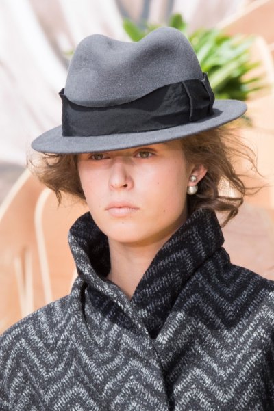 A Close Up on Paris Haute Couture&rsquo;s Fall/Winter 2017-2018 Accessories
