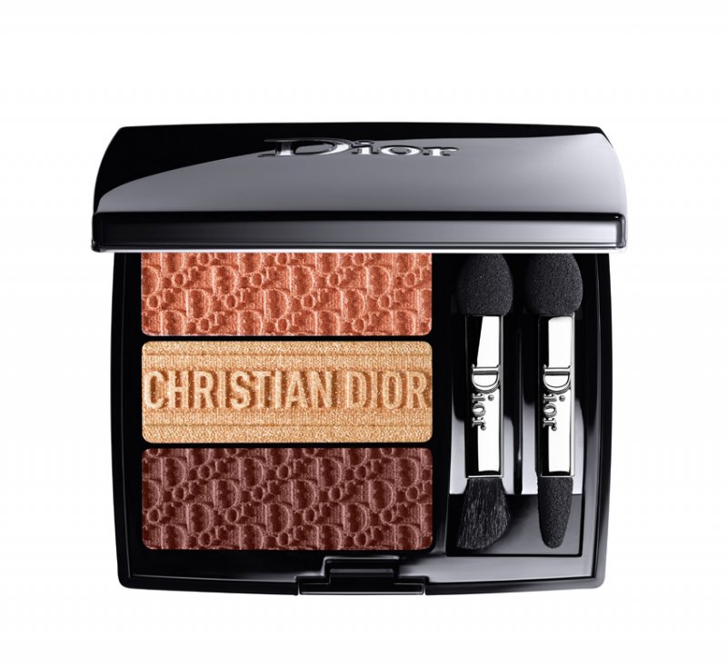<strong>Bright Eyeshadows</strong><br />
Dior, Diorshow Color Mania palette in Coral Canvas