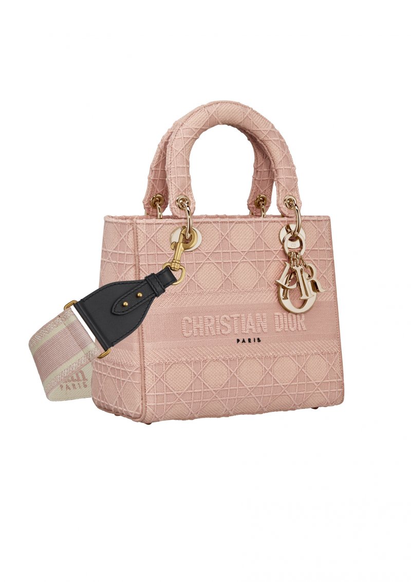 Dior bag<br />
&nbsp;