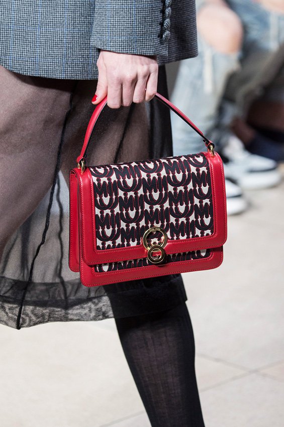 The Bags We&rsquo;re Eyeing Straight from the Runways
