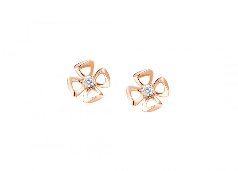 <strong><em>Bvlgari</em></strong><em>, Fiorever stud earrings </em><br />
Oval faces are known for their lovely cheekbones and nothing can show these off more than simple studs that draw the attention to them without taking it away from them.
