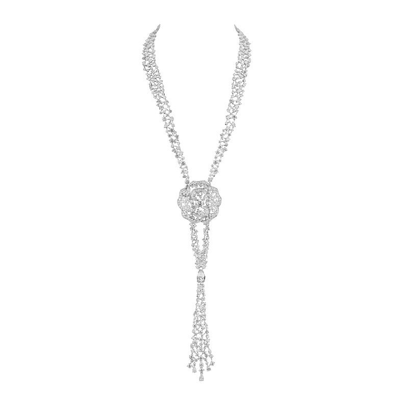 <strong>CHANEL</strong>, 1.5 1 Camélia. 5 Allures high jewelry collection, Révélation Diamant necklace<br />
 