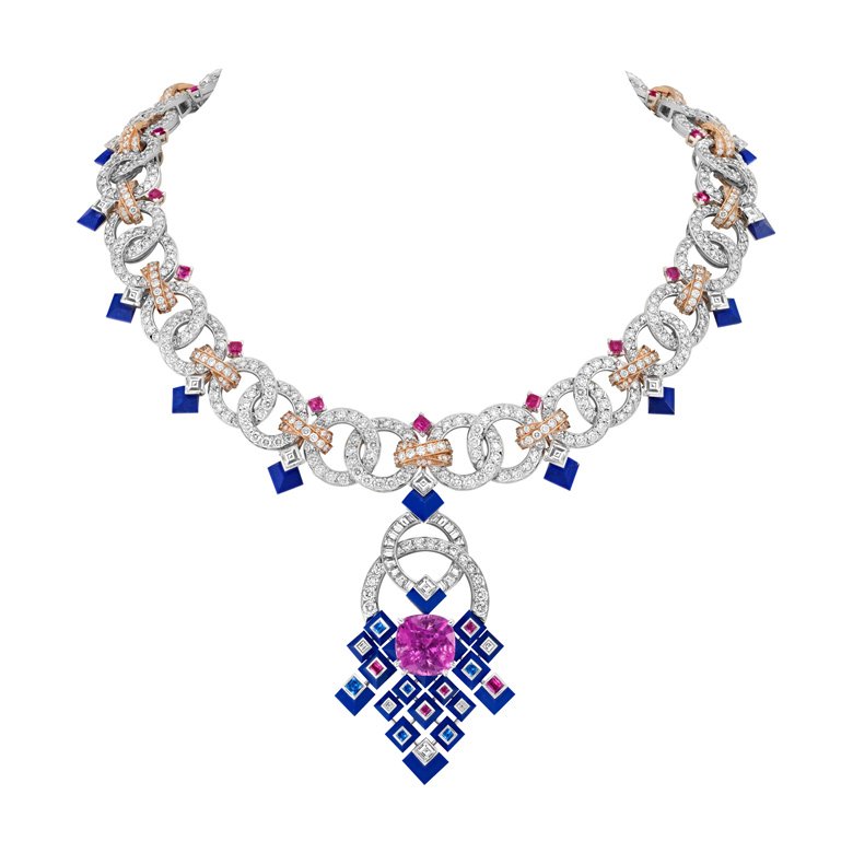 Steal the Light at Your Next Gala with Exquisite Jewelry
