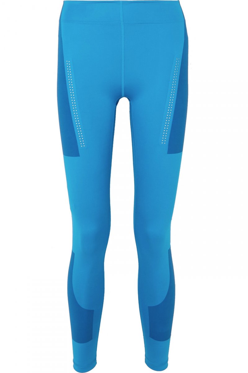 <em>متوفّر لدى سيفورا</em><br />
يقدّم لك مستحضر&nbsp;<strong><span dir=LTR>Pro Filt'r Soft Matte Longwear Foundation</span></strong>&nbsp;من&nbsp;<strong>فنتي بيوتي&nbsp;</strong>إطلالة نهائيّة خالية من اللماعيّة وتغطية كاملة على طبق من فضّة. كما ويدوم طويلًا ويمكن تكديسه فيناسب كلّ أنواع البشرة بتركيبته الخفيفة.