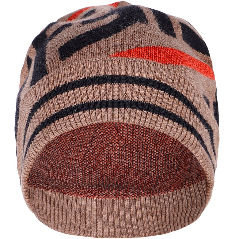 <strong>Girls</strong><br />
Fendi beanie<br /> <em>Via Bambini Fashion</em><br />
&nbsp;