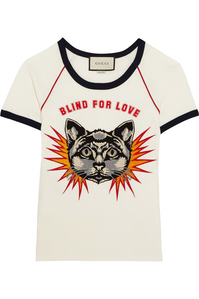 <strong>-لورا هارييه</strong> في فستان من لويس فويتون أرفقته بمجوهرات من <strong>بولغري</strong>