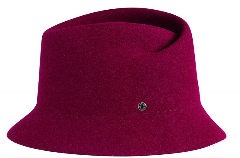 <strong>معاطف أنيقة </strong><br />
بربري<br />
<em>من موقع</em> <em>MRPORTER</em><br />
&nbsp;