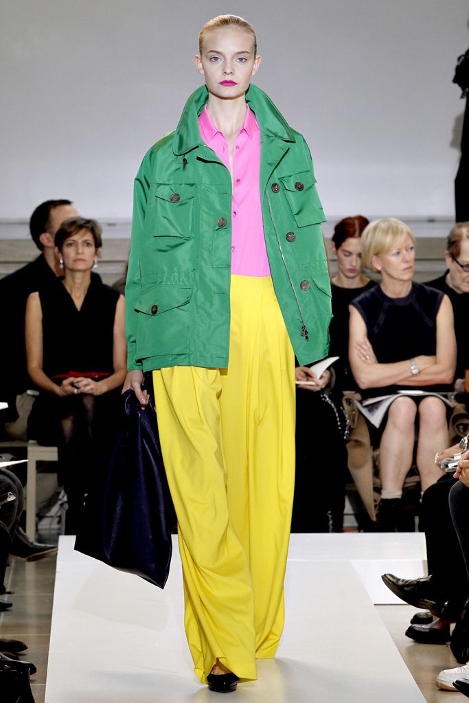 <strong>Jil Sander Spring-Summer 2011 Ready-to-Wear</strong><br /> <em>Via Pinterest.com</em><br />
After working as Jil Sander’s Creative Director, the year 2012 marked a big change for Raf Simons who presented his final collection before his resignation.