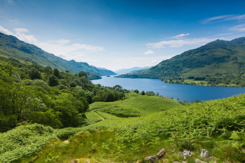 <strong>West Highland Way</strong><br />
This easy to moderate hike with a distance of 151 km requires 7 days of fun and breathtaking views. Besides giving you the opportunity to visit both Scotland and the United Kingdom, it’s a perfect destination for a hike in September and October before it gets really cold.