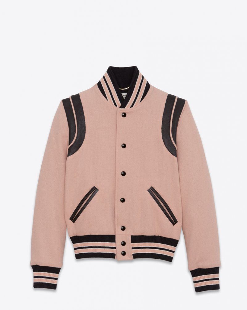 <strong>الحقيبة المتقاطعة مع الجسم</strong><br />
برادا<br />
<em>من موقع</em> <em><span dir=LTR>Net-A-Porter</span></em><br />
&nbsp;