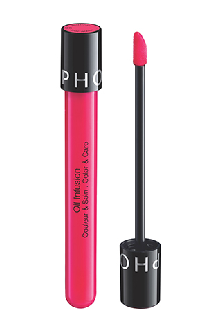 <strong>ديريك لام </strong><br />
مجموعة ربيع وصيف 2015