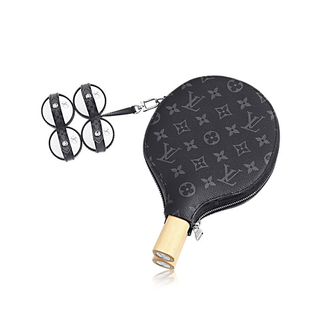 غلوب-تروتر<br />
<em>من موقع</em> <em><span dir=LTR>Net-A-Porter</span></em><br />
&nbsp;