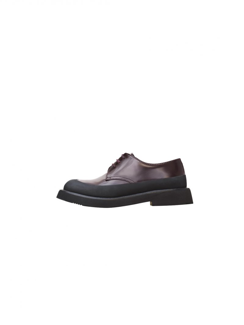 علامة Raey<br />
<em>من موقع</em> <em>Matches Fashion</em><br />
&nbsp;