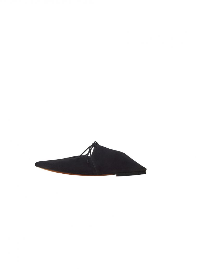 علامة Vetements<br />
<em>من موقع </em><em>Matches Fashion</em>