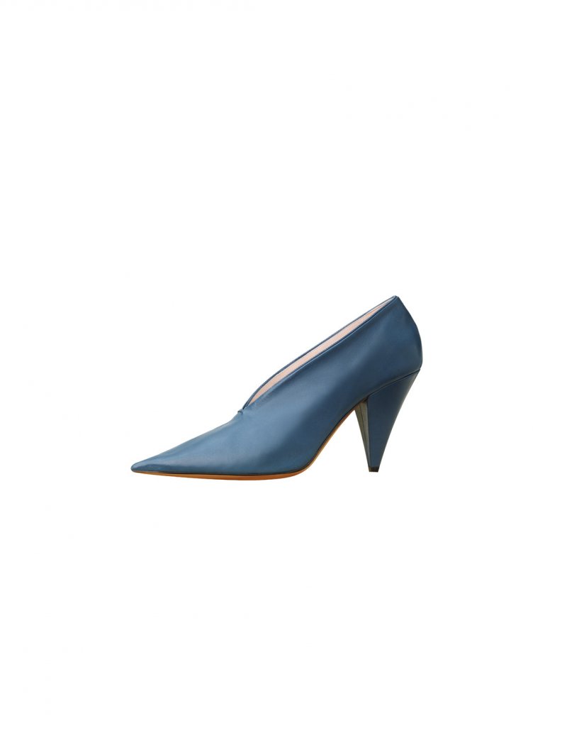 غوتشي<br />
<em>من موقع</em> <em>Net-A-Porter </em><br />
&nbsp;