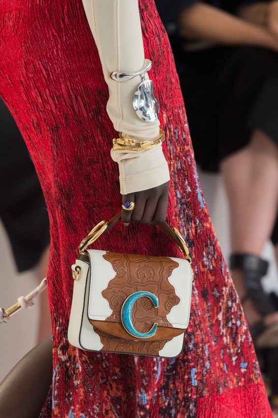 Chlo&eacute;<br />
&nbsp;