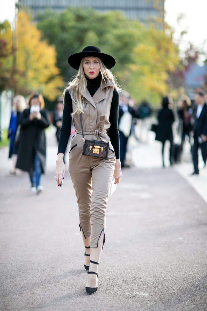 برادا<br />
<em>من موقع</em> <em>Net-A-Porter </em><br />
&nbsp;