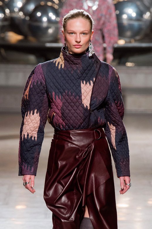 ربطة عنق من&nbsp;<strong>دولتشي أند غابانا</strong>