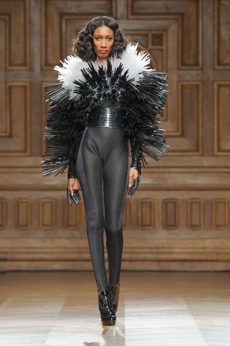 عقد Cachette الطّويل<br />
&nbsp;