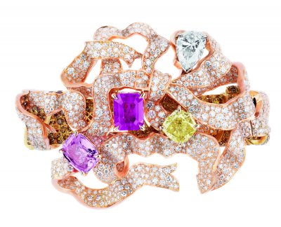 ديور تعيد إحياء علاقتها بقصر فرساي
